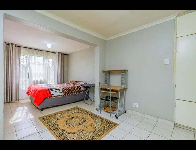 4 BEDROOM HOUSE FOR SALE IN QUEENSBURGH CENTRAL